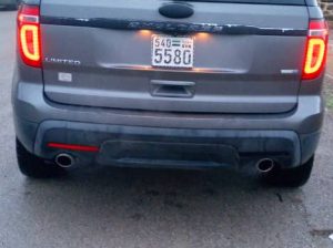 🚗 فورد إكسبلورر 2013 Limited

بلد الصنع: الولايات المتحدة
التصنيف: SUV عائلية متوسطة

🔧 المحرك والأداء

المحرك: V6 سعة 3.5 لتر

القوة: حوالي 290 حصان

العزم: 345 نيوتن/متر تقريبًا

ناقل الحركة: أوتوماتيك 6 سرعات

الدفع:

أمامي (FWD) أو

رباعي (AWD) حسب النسخة



⛽ استهلاك الوقود (تقريبي)

داخل المدينة: 11–12 لتر / 100 كم

على الطريق: 8–9 لتر / 100 كم


🛋️ التجهيزات الداخلية (Limited)

جلد فاخر

مقاعد كهربائية مع تسخين

تحكم كهربائي بالمقاعد مع ذاكرة

شاشة وسطية

نظام صوتي ممتاز

تشغيل بدون مفتاح (Push Start)

تحكم بالمناخ ثنائي أو ثلاثي المناطق

عجلة قيادة متعددة الوظائف


🛡️ الأمان

وسائد هوائية أمامية وجانبية وستائرية

ABS مانع انغلاق الفرامل

نظام الثبات الإلكتروني

مانع انزلاق

حساسات خلفية

كاميرا خلفية (في أغلب النسخ)


📏 الأبعاد والعملية

7 ركاب

صف ثالث قابل للطي

مساحة تخزين كبيرة

مناسبة للعائلة والسفر


⭐ مميزات عامة

راحة عالية

ثبات ممتاز على الطريق

أداء قوي

قطع غيار متوفرة

13000$


سيارة